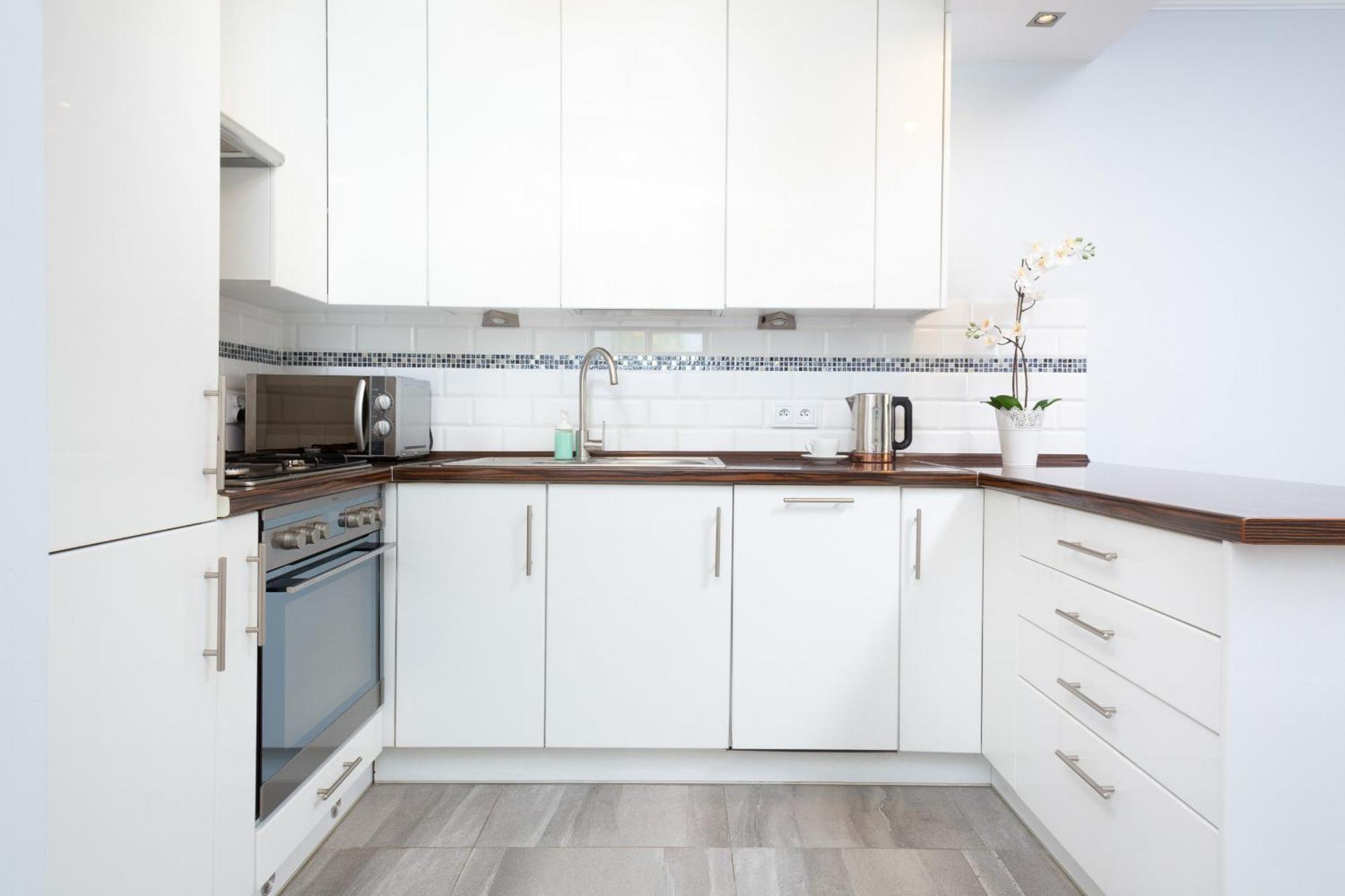 Leilighet Modern Pereca Close To Metro Rondo Onz By Renters